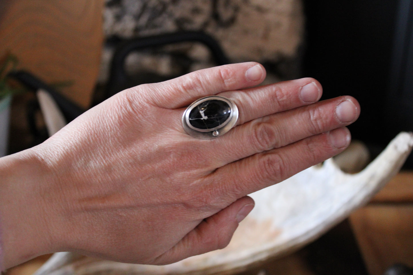 white buffalo ring • size 6.75