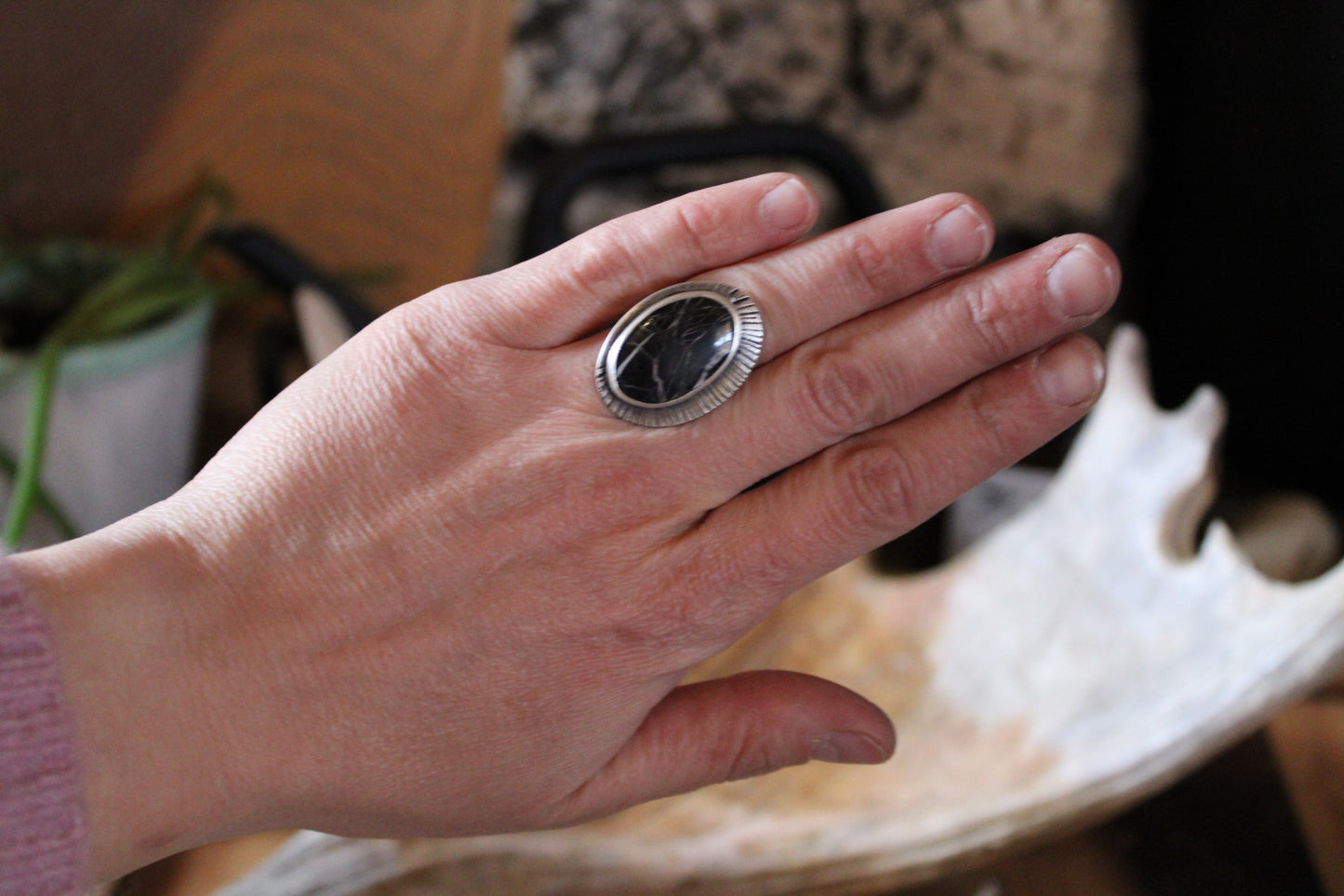 white buffalo ring • size 7