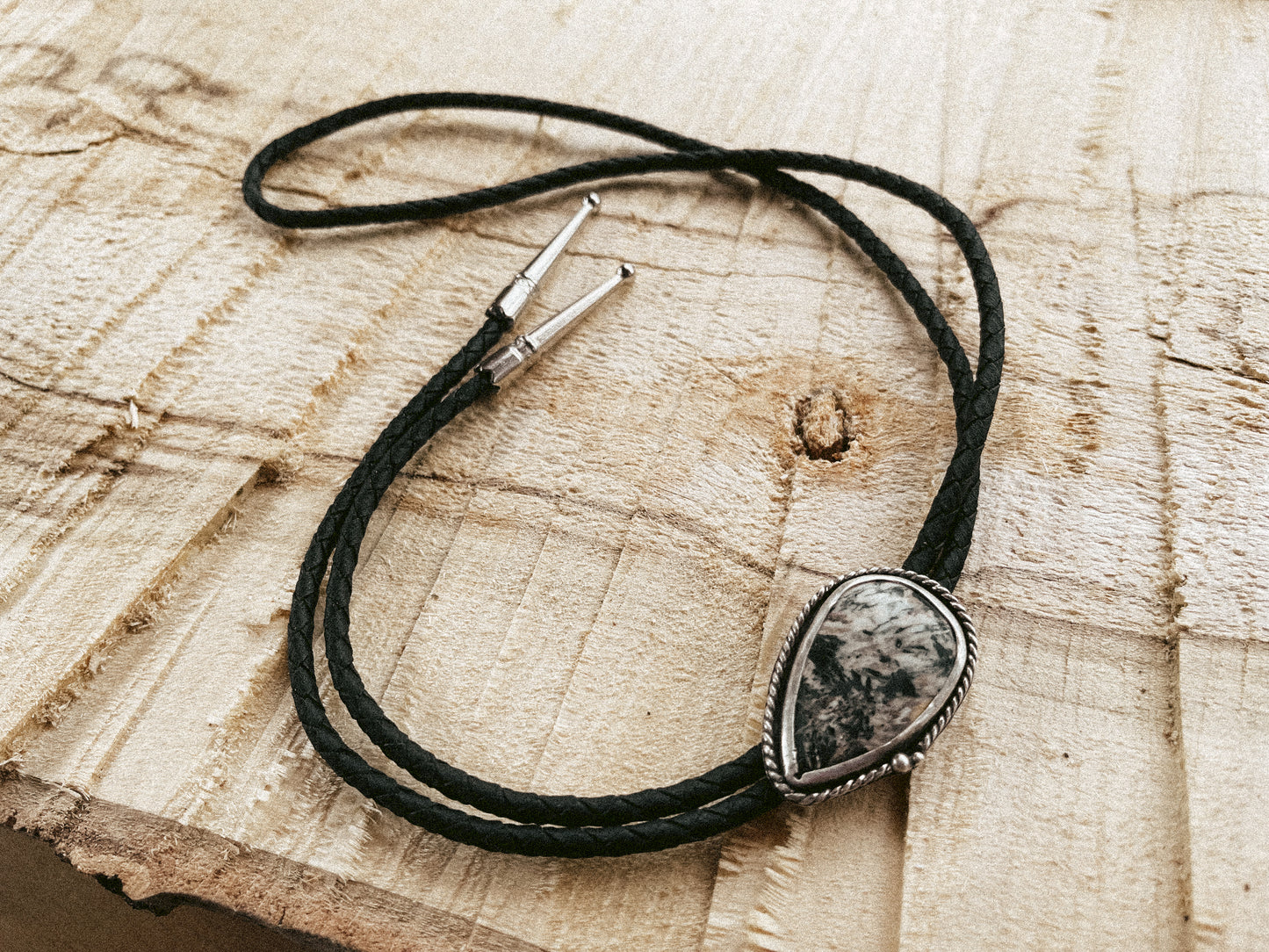 white buffalo lasso bolo